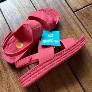 NWT Reef Water Vista Sandals - 7